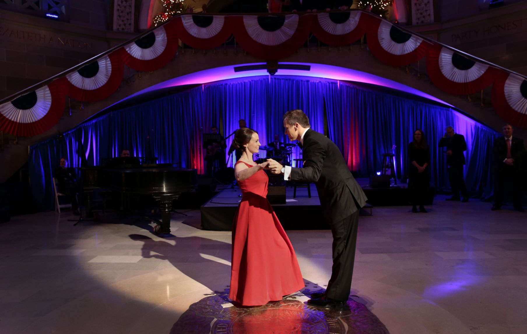 Eric Greitens becomes 56th governor of Missouri